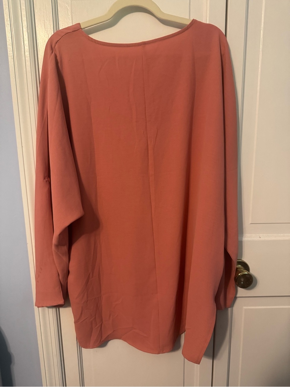 Flattering Gorgeous Mauve Pink V-Neck Blouse with Dolman Sleeves & Hi-Low Hem - Picture 7 of 7